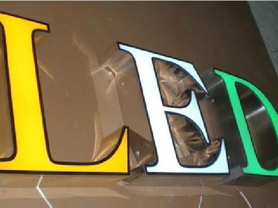 福安介绍LED招牌的基础知识。