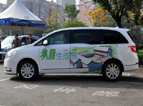 福安户外车贴喷绘如何保持效果?